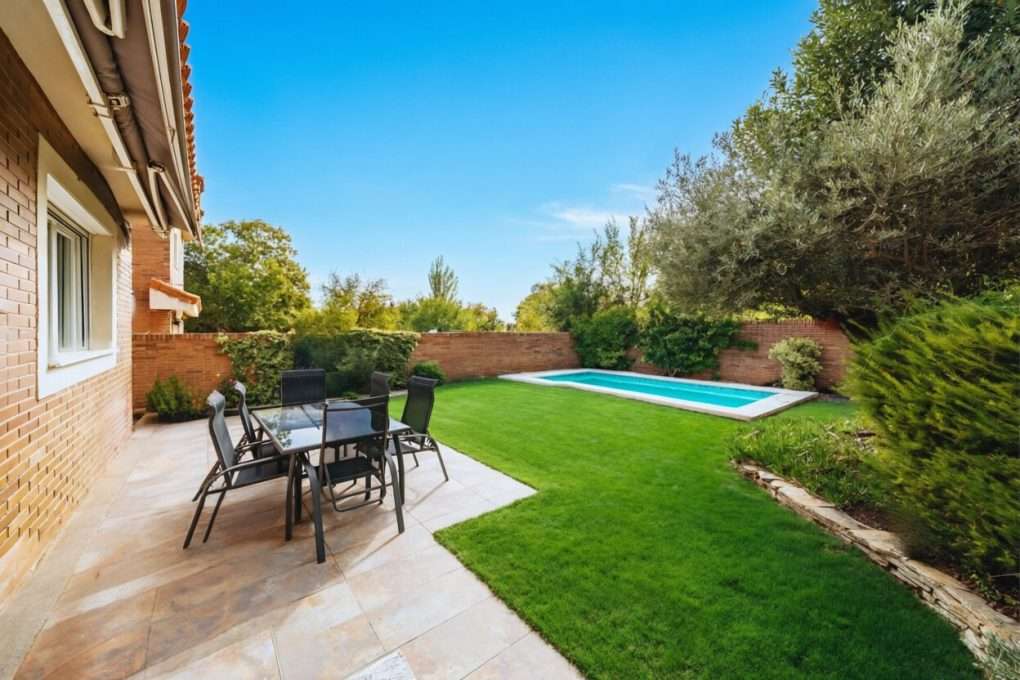 Chalet Pareado en Señorío de Illescas | 227m² Catastrales + Piscina Privada + Jardín | 485.000€