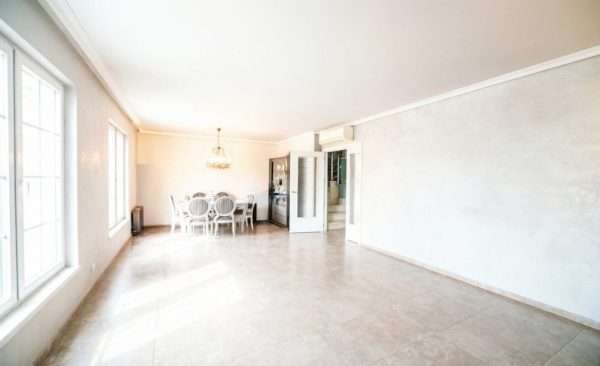 Semi-Detached Chalet in Señorío de Illescas | 227m² Cadastral + Private Pool + Garden | €485,000