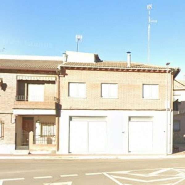 Casa Casarrubios del Monte | 160m² Catastrales + Local Comercial | 315.900€ | Toledo