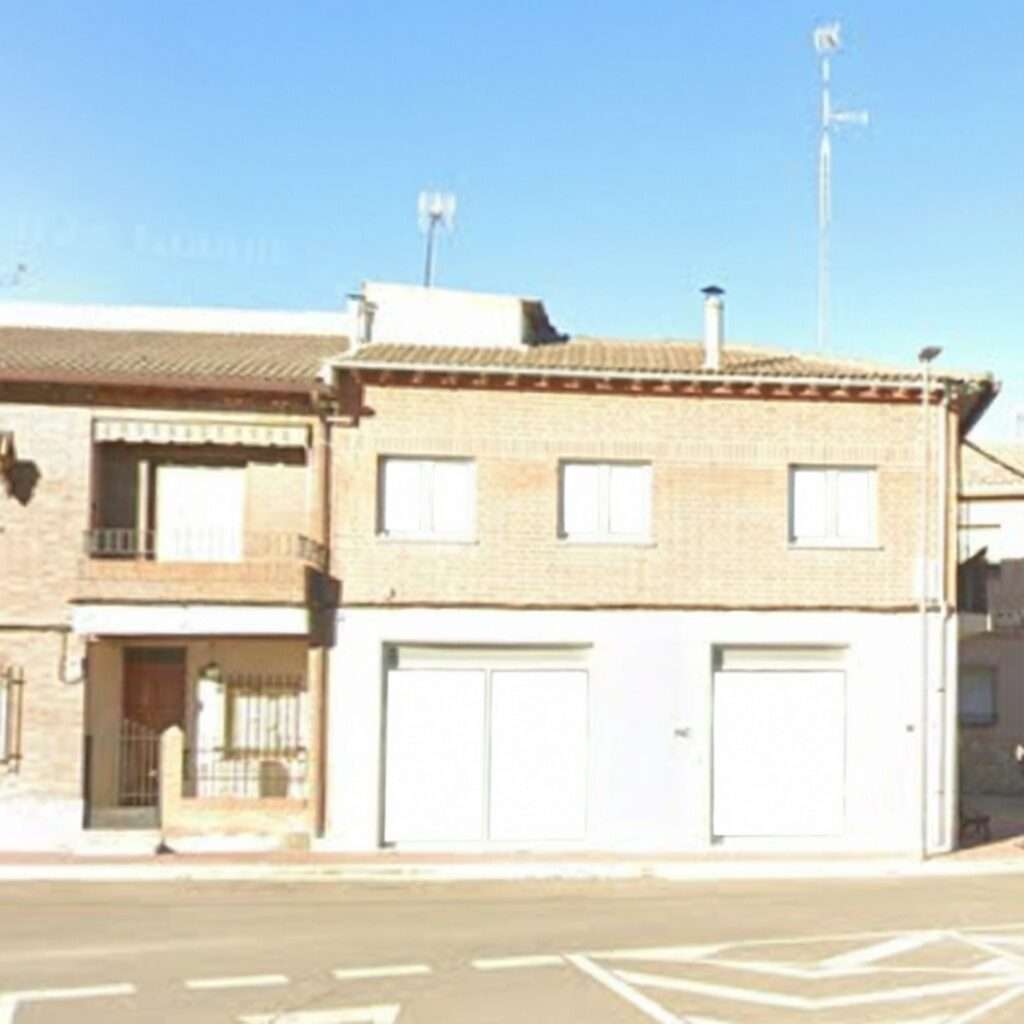 Casa Casarrubios del Monte | 160m² Catastrales + Local Comercial | 315.900€ | Toledo